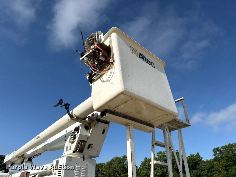 image for item EN0313 2007 Freightliner Business Class M2 bucket truck