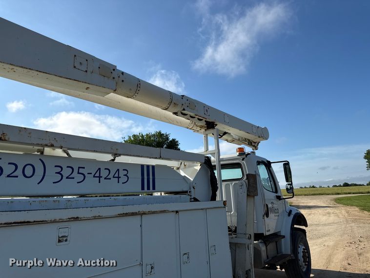 image for item EN0313 2007 Freightliner Business Class M2 bucket truck