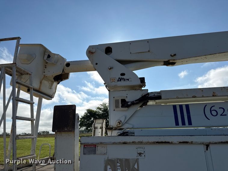 image for item EN0313 2007 Freightliner Business Class M2 bucket truck