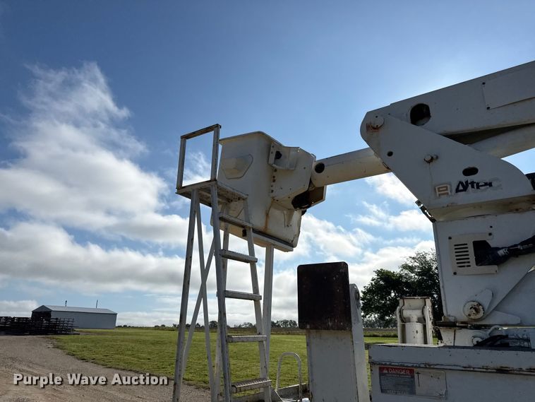 image for item EN0313 2007 Freightliner Business Class M2 bucket truck