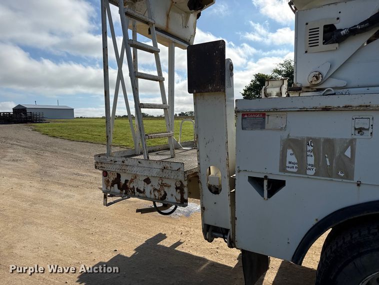 image for item EN0313 2007 Freightliner Business Class M2 bucket truck