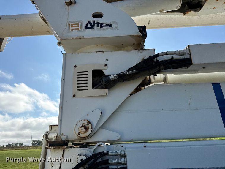 image for item EN0313 2007 Freightliner Business Class M2 bucket truck