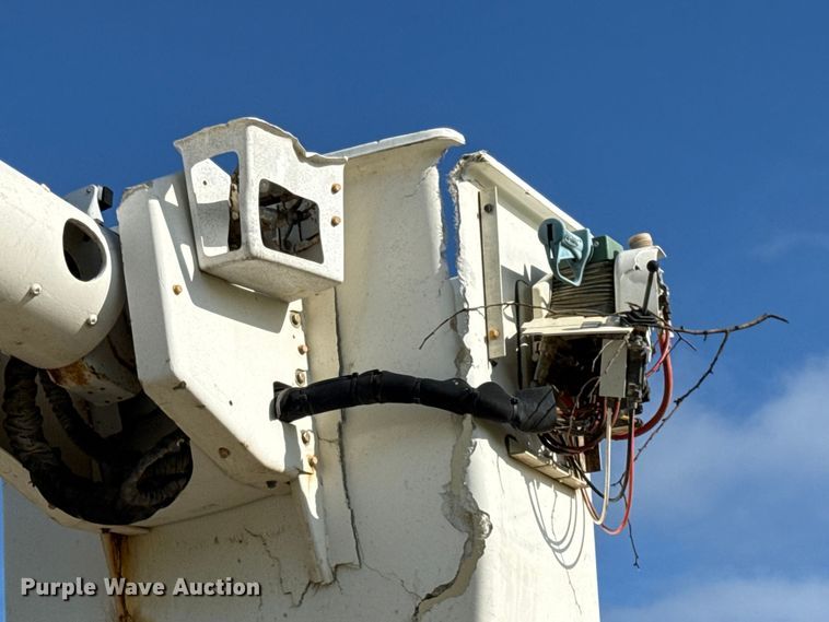 image for item EN0313 2007 Freightliner Business Class M2 bucket truck