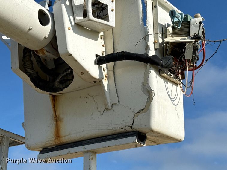 image for item EN0313 2007 Freightliner Business Class M2 bucket truck