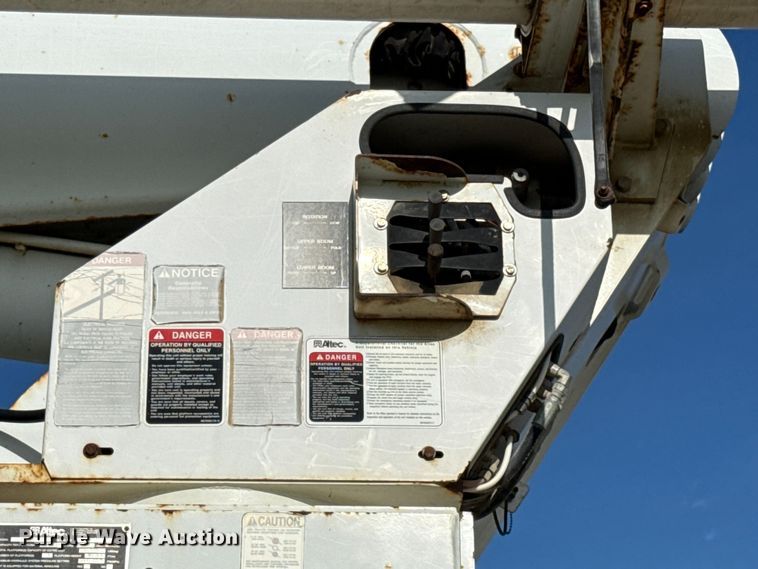 image for item EN0313 2007 Freightliner Business Class M2 bucket truck