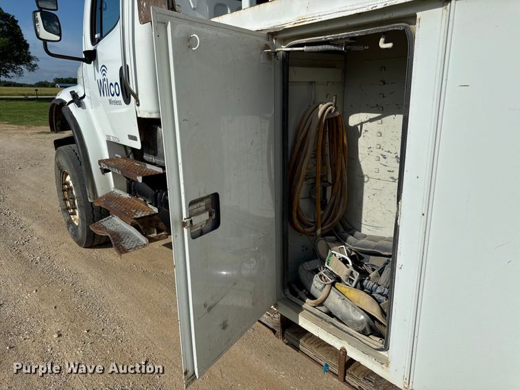 image for item EN0313 2007 Freightliner Business Class M2 bucket truck