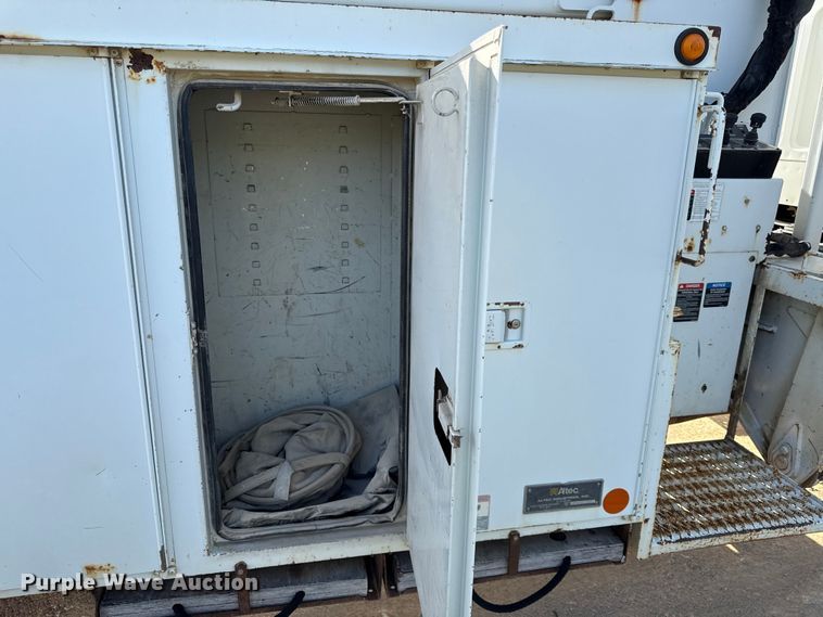 image for item EN0313 2007 Freightliner Business Class M2 bucket truck