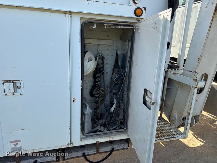 image for item EN0313 2007 Freightliner Business Class M2 bucket truck