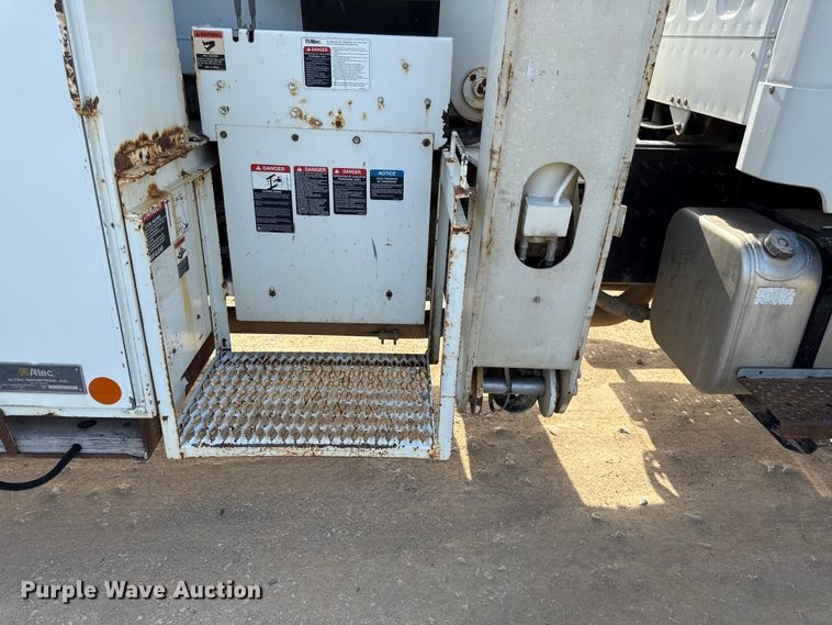 image for item EN0313 2007 Freightliner Business Class M2 bucket truck