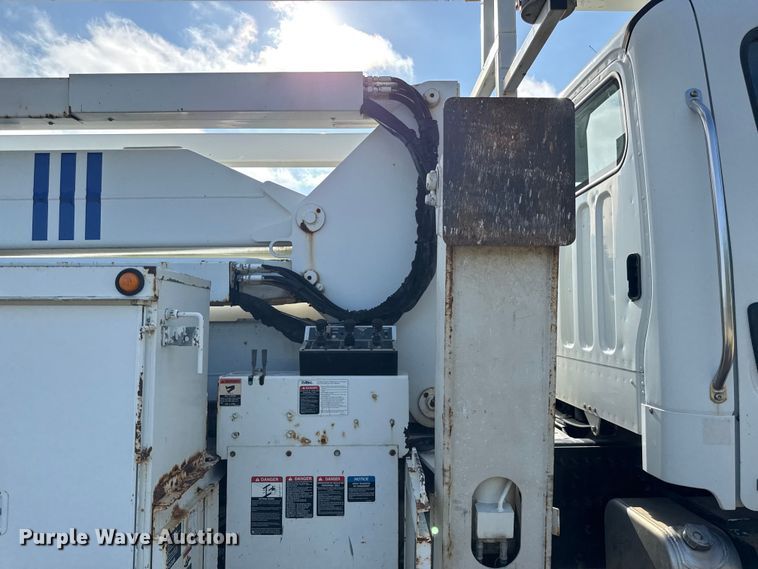 image for item EN0313 2007 Freightliner Business Class M2 bucket truck