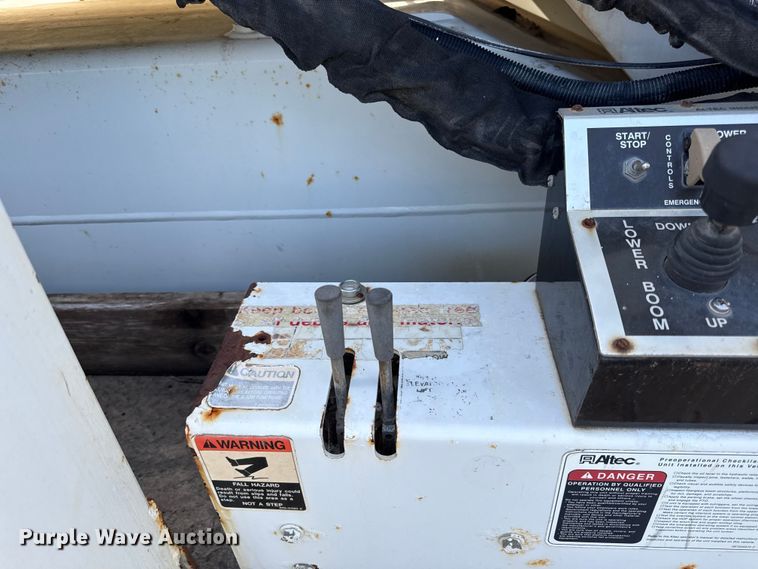 image for item EN0313 2007 Freightliner Business Class M2 bucket truck