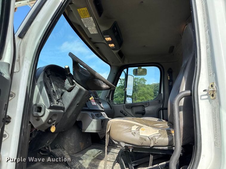 image for item EN0313 2007 Freightliner Business Class M2 bucket truck