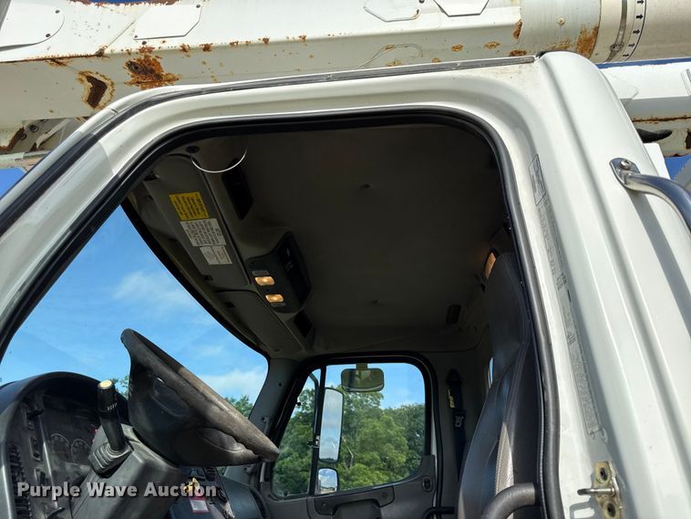 image for item EN0313 2007 Freightliner Business Class M2 bucket truck