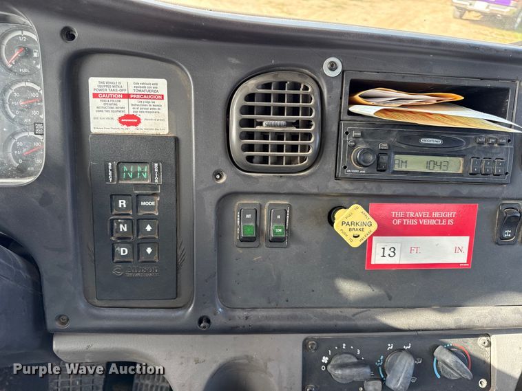 image for item EN0313 2007 Freightliner Business Class M2 bucket truck