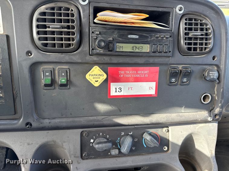 image for item EN0313 2007 Freightliner Business Class M2 bucket truck