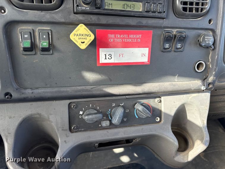 image for item EN0313 2007 Freightliner Business Class M2 bucket truck