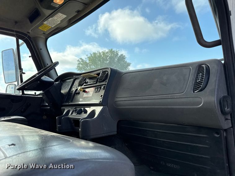 image for item EN0313 2007 Freightliner Business Class M2 bucket truck