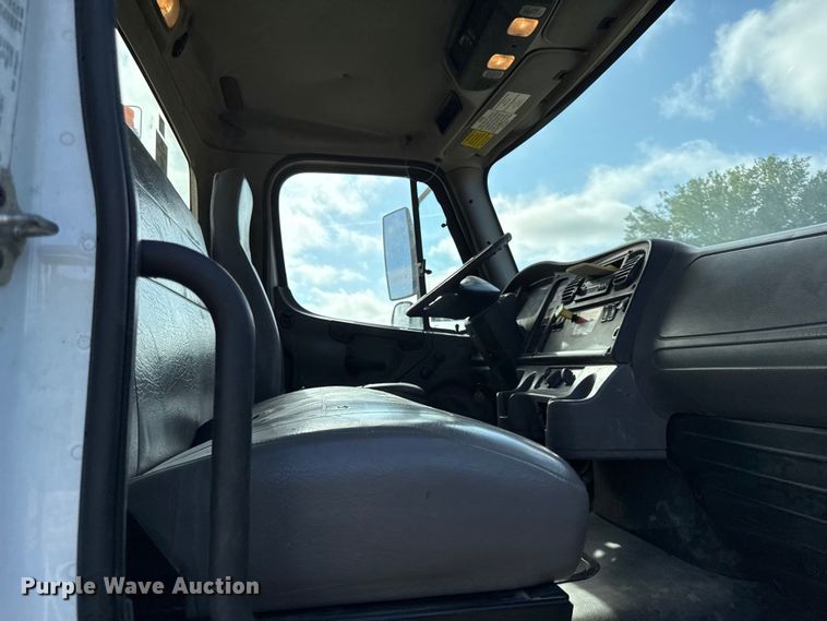image for item EN0313 2007 Freightliner Business Class M2 bucket truck