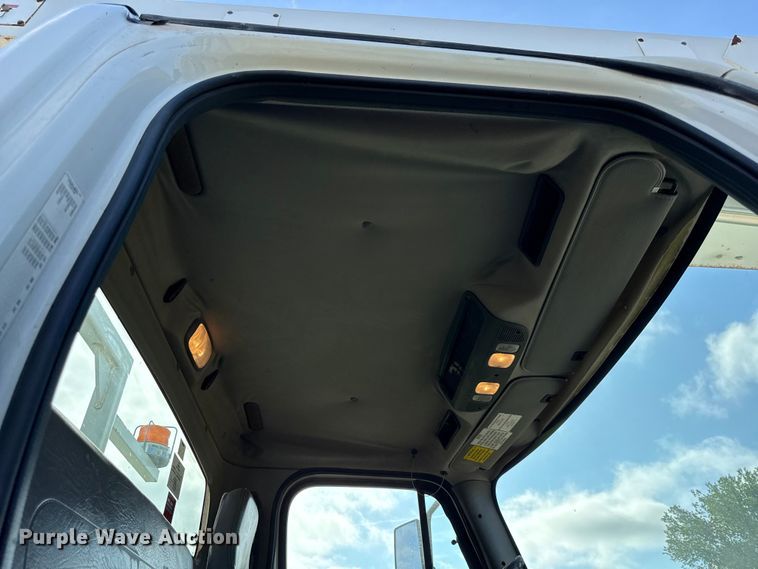 image for item EN0313 2007 Freightliner Business Class M2 bucket truck