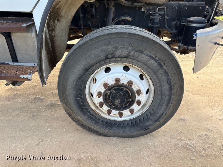 image for item EN0313 2007 Freightliner Business Class M2 bucket truck