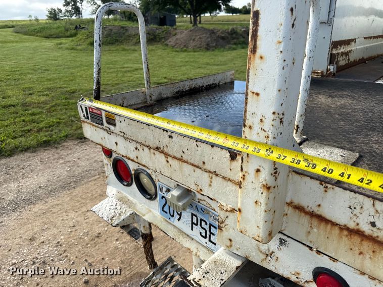 image for item EN0313 2007 Freightliner Business Class M2 bucket truck