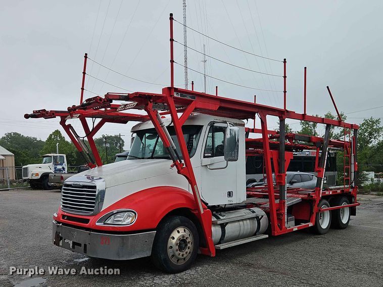2004 Freightliner Columbia car carrier truck