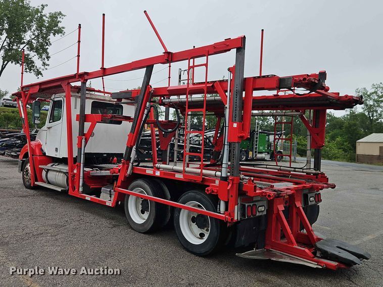 image for item EO7376 2004 Freightliner Columbia car carrier truck