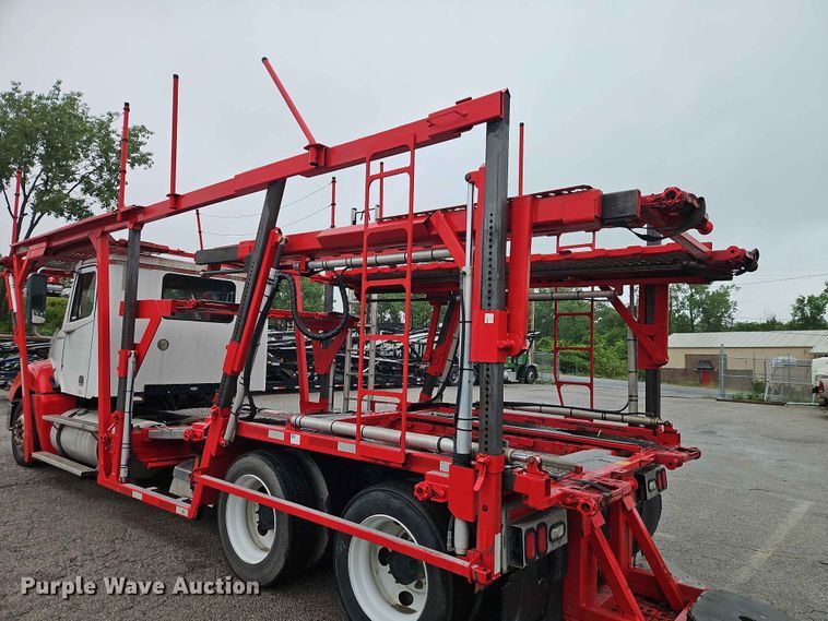 image for item EO7376 2004 Freightliner Columbia car carrier truck