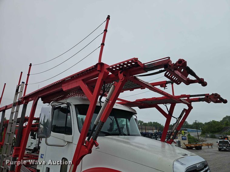 image for item EO7376 2004 Freightliner Columbia car carrier truck