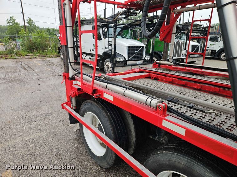 image for item EO7376 2004 Freightliner Columbia car carrier truck
