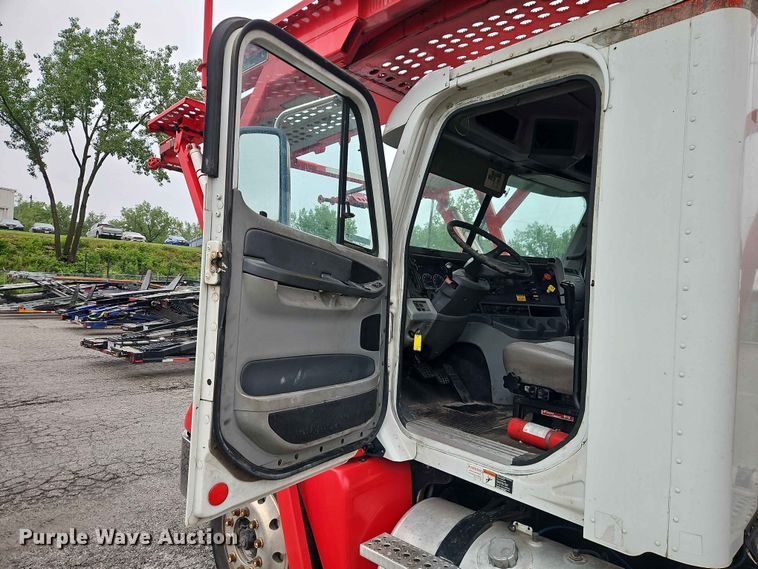 image for item EO7376 2004 Freightliner Columbia car carrier truck