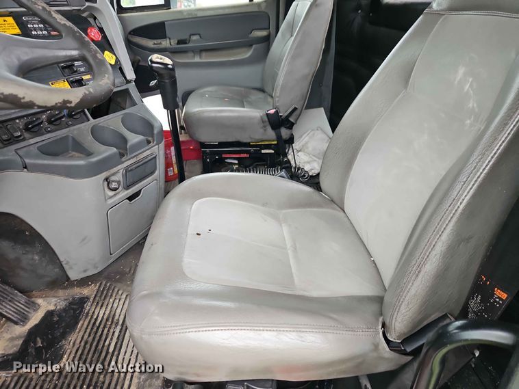 image for item EO7376 2004 Freightliner Columbia car carrier truck