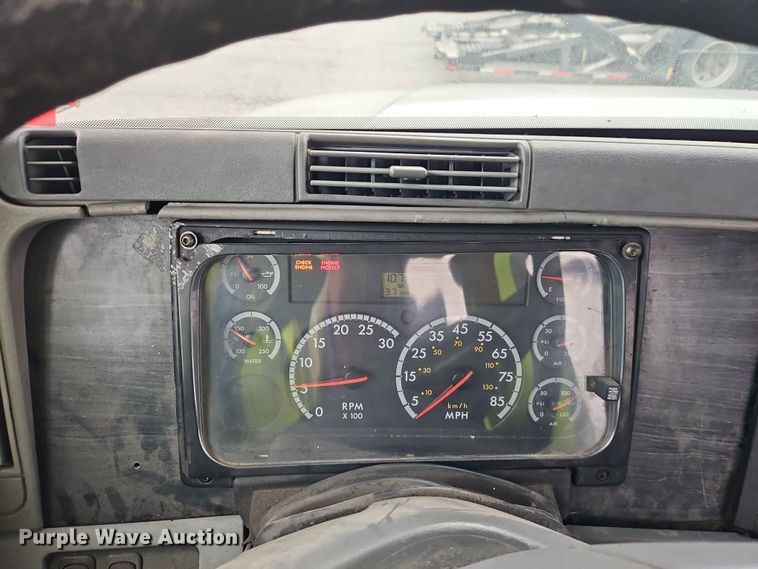 image for item EO7376 2004 Freightliner Columbia car carrier truck