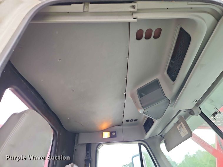 image for item EO7376 2004 Freightliner Columbia car carrier truck