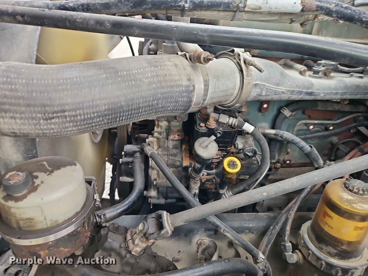 image for item EO7376 2004 Freightliner Columbia car carrier truck