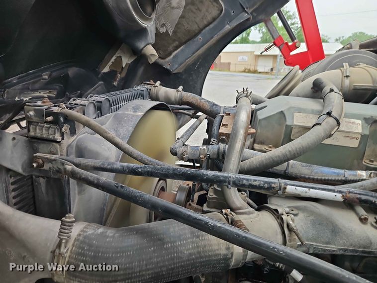 image for item EO7376 2004 Freightliner Columbia car carrier truck