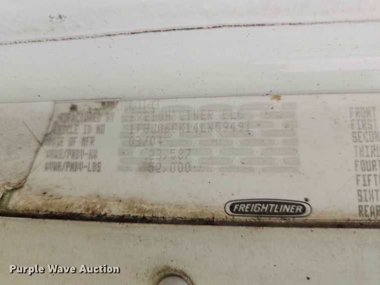 image for item EO7376 2004 Freightliner Columbia car carrier truck