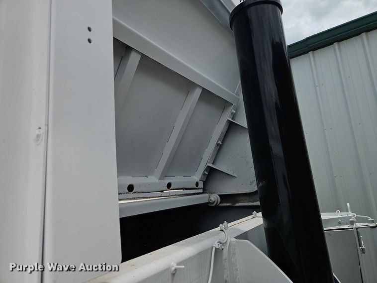 image for item EO8507 2013 Crane Carrier Low Entry refuse truck
