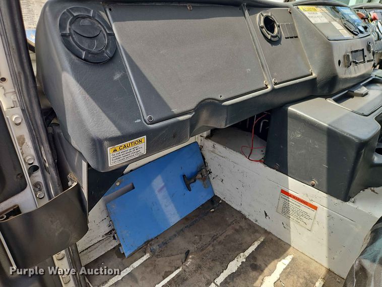 image for item EO8507 2013 Crane Carrier Low Entry refuse truck