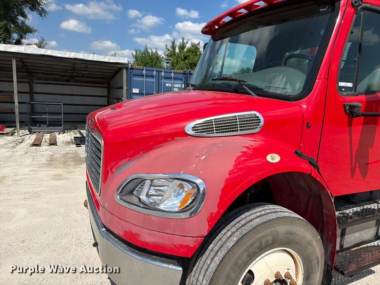 image for item EO8612 2018 Freightliner Business Class M2 flatbed truck