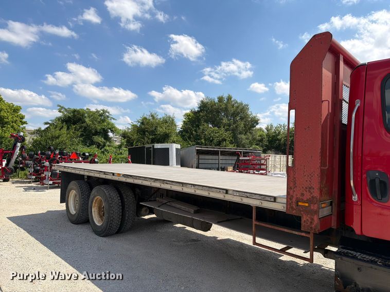 image for item EO8612 2018 Freightliner Business Class M2 flatbed truck
