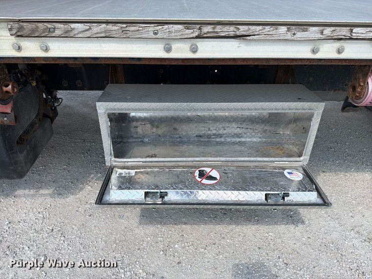 image for item EO8612 2018 Freightliner Business Class M2 flatbed truck