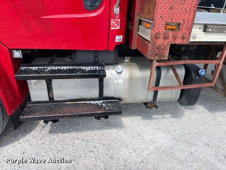image for item EO8612 2018 Freightliner Business Class M2 flatbed truck