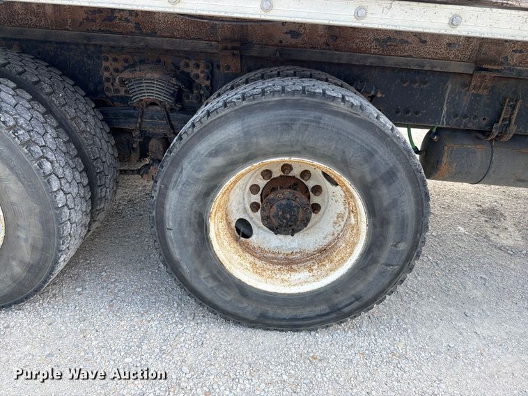 image for item EO8612 2018 Freightliner Business Class M2 flatbed truck