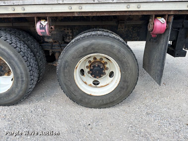 image for item EO8612 2018 Freightliner Business Class M2 flatbed truck