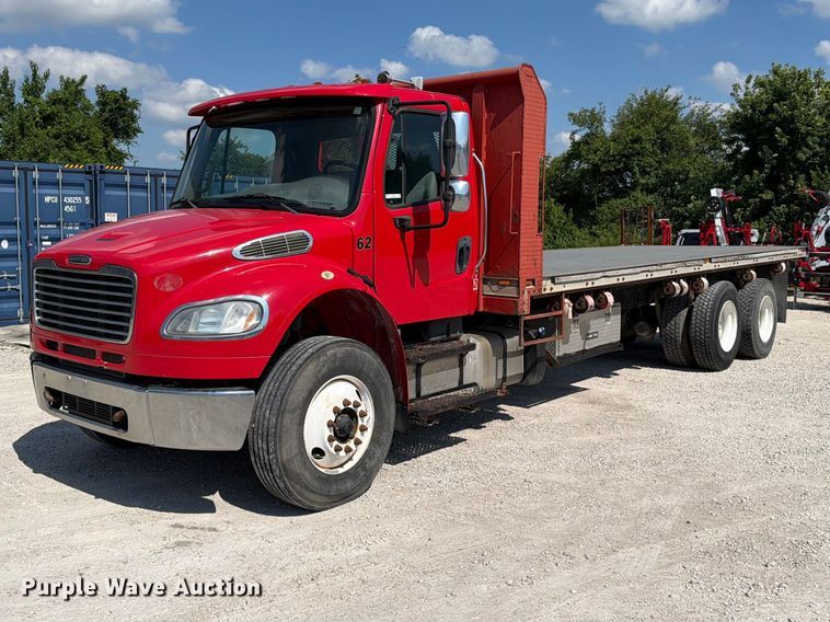 2017 Freightliner Business Class M2 flatbed truck