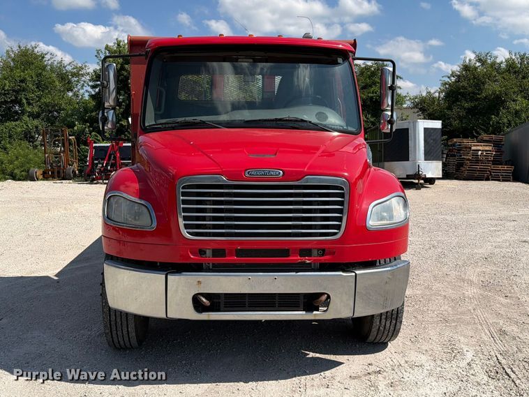 image for item EO8613 2017 Freightliner Business Class M2 flatbed truck