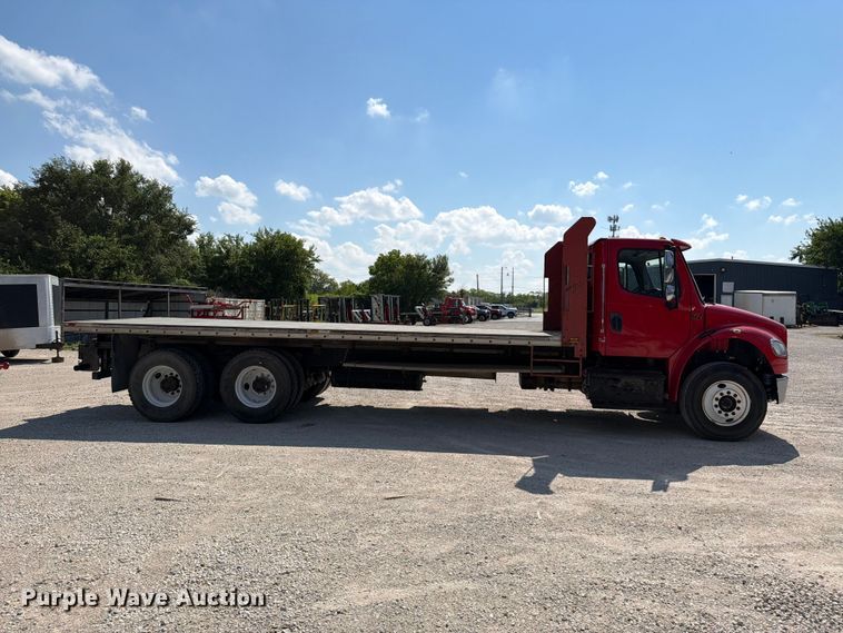 image for item EO8613 2017 Freightliner Business Class M2 flatbed truck