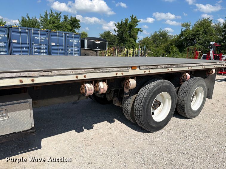 image for item EO8613 2017 Freightliner Business Class M2 flatbed truck