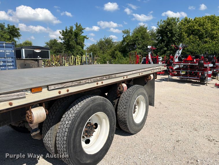 image for item EO8613 2017 Freightliner Business Class M2 flatbed truck